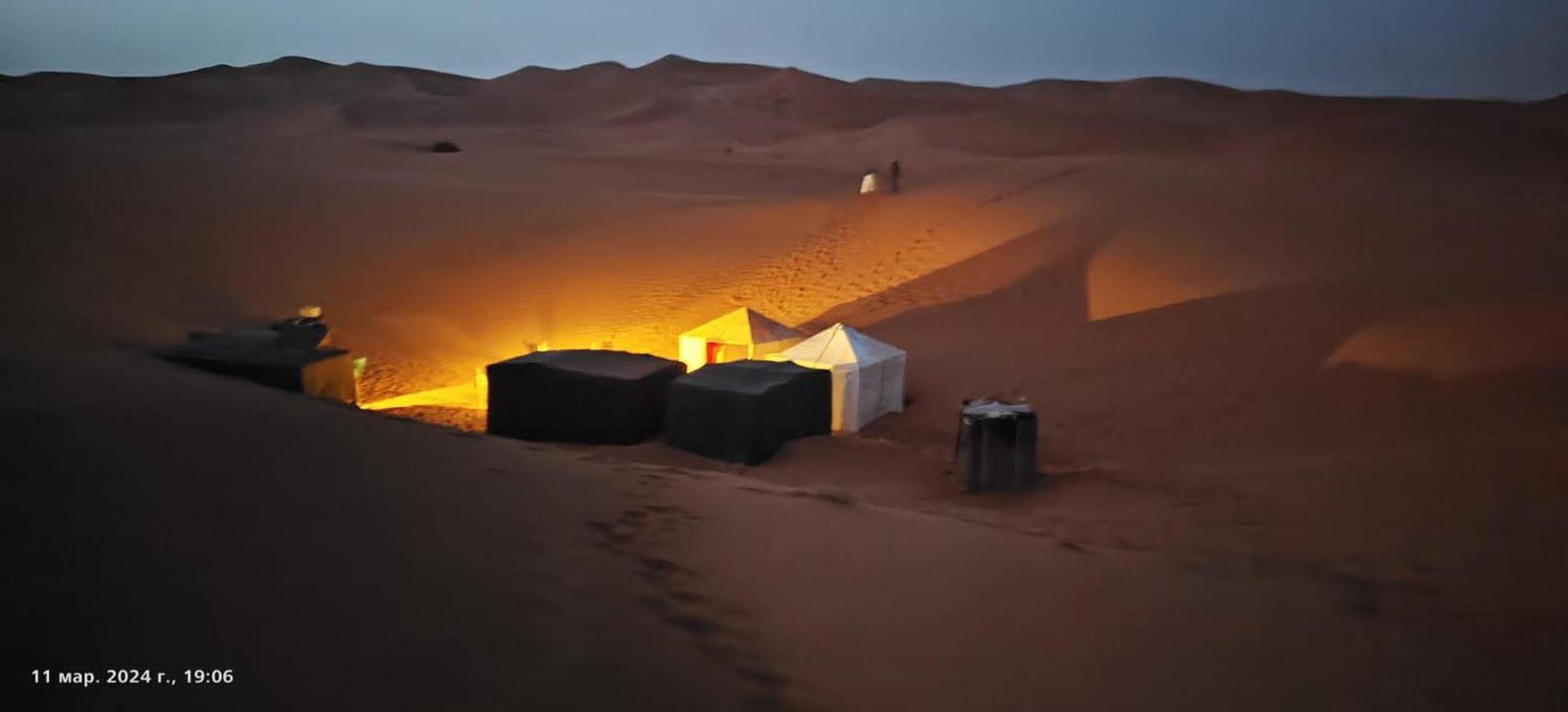 ホテル Erg Chebbi Starlight Camp メルズーガ エクステリア 写真