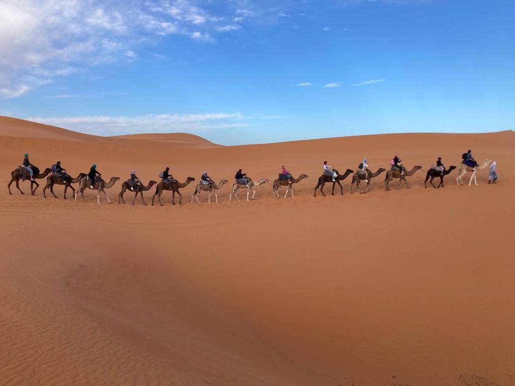 ホテル Erg Chebbi Starlight Camp メルズーガ エクステリア 写真