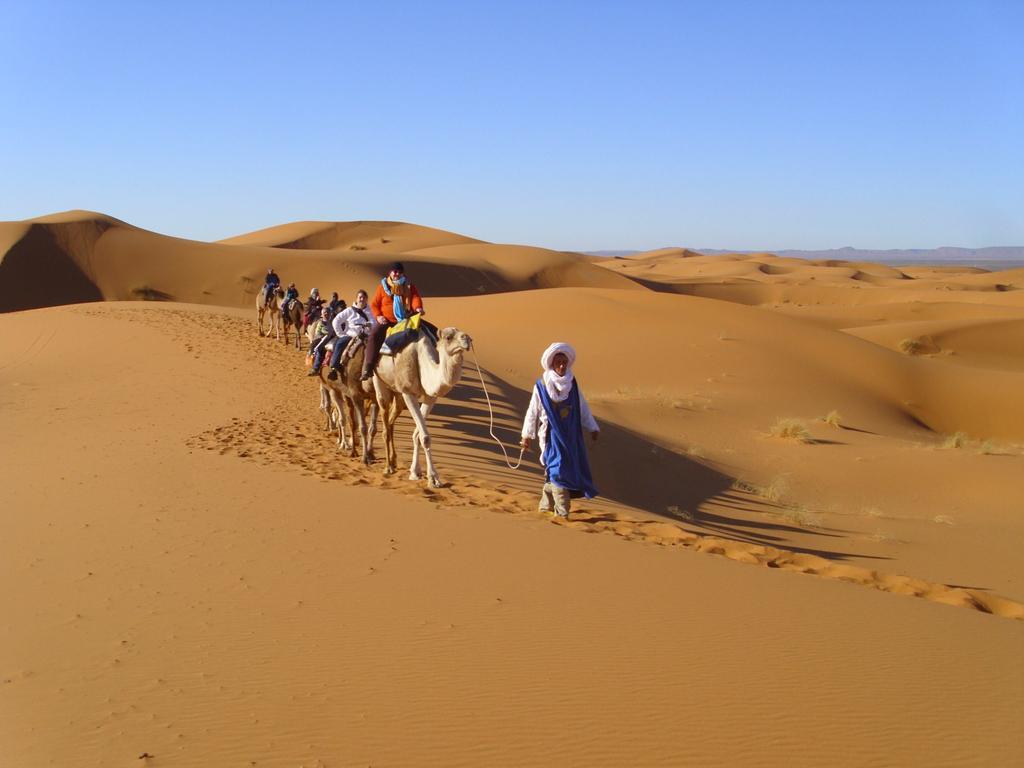 ホテル Erg Chebbi Starlight Camp メルズーガ エクステリア 写真