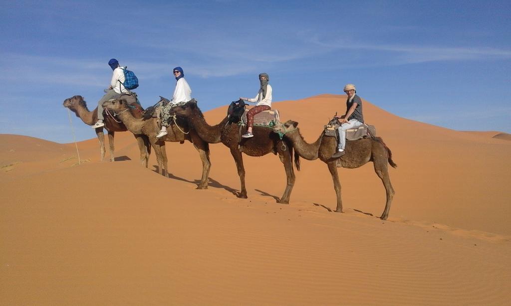 ホテル Erg Chebbi Starlight Camp メルズーガ エクステリア 写真