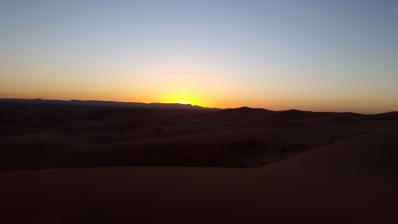 ホテル Erg Chebbi Starlight Camp メルズーガ エクステリア 写真